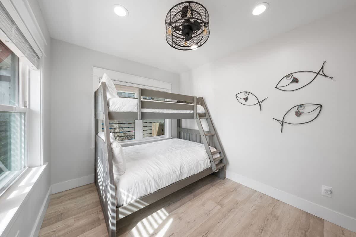 Emerald Flamingo | Photo 26