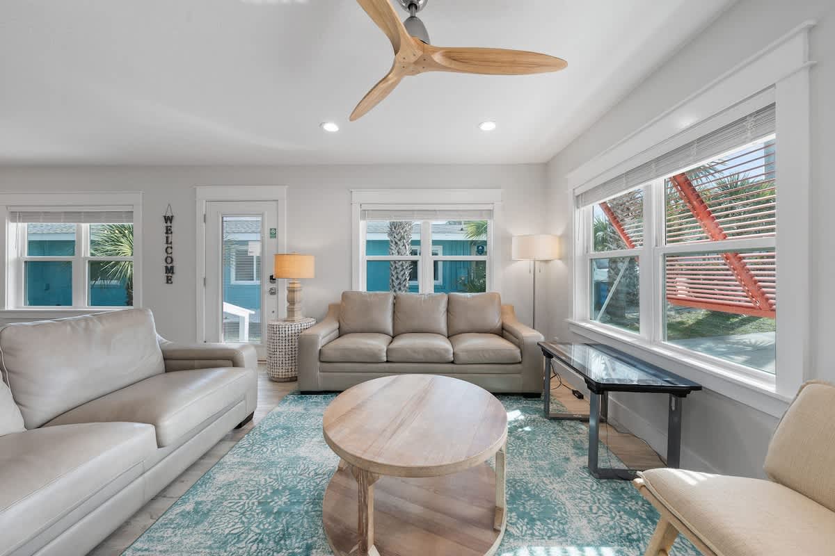 Emerald Flamingo | Photo 8