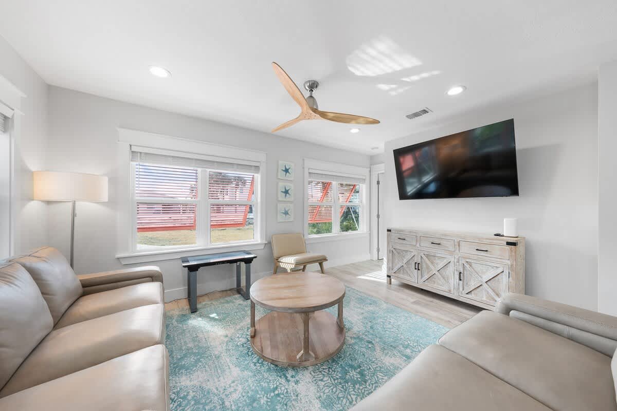 Emerald Flamingo | Photo 5