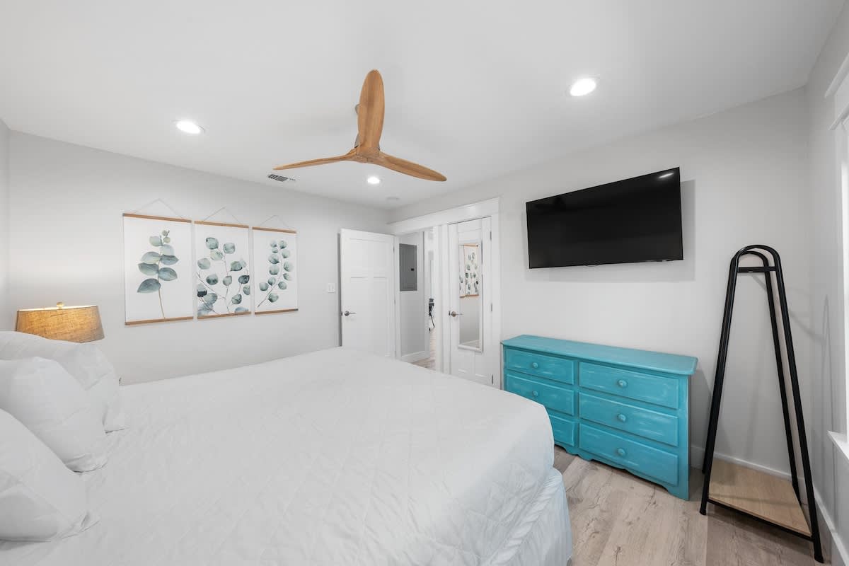 Emerald Flamingo | Photo 22