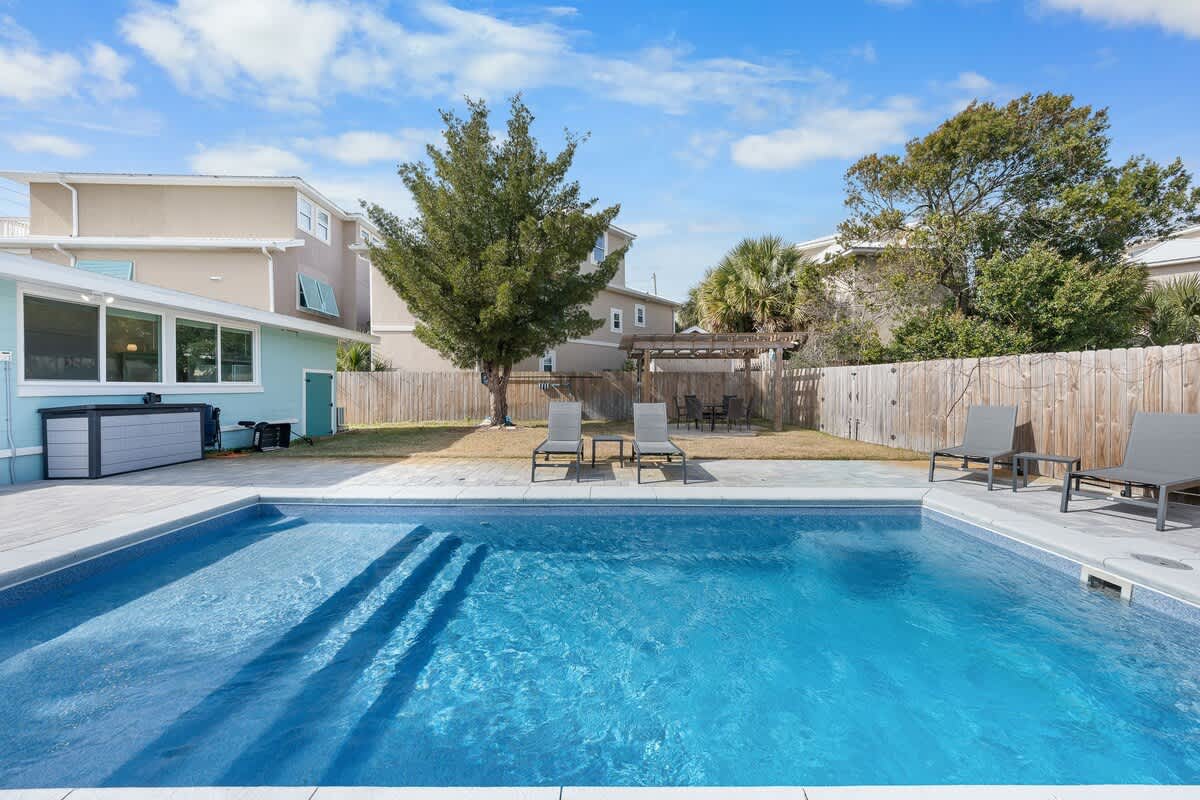 Emerald Flamingo | Photo 3