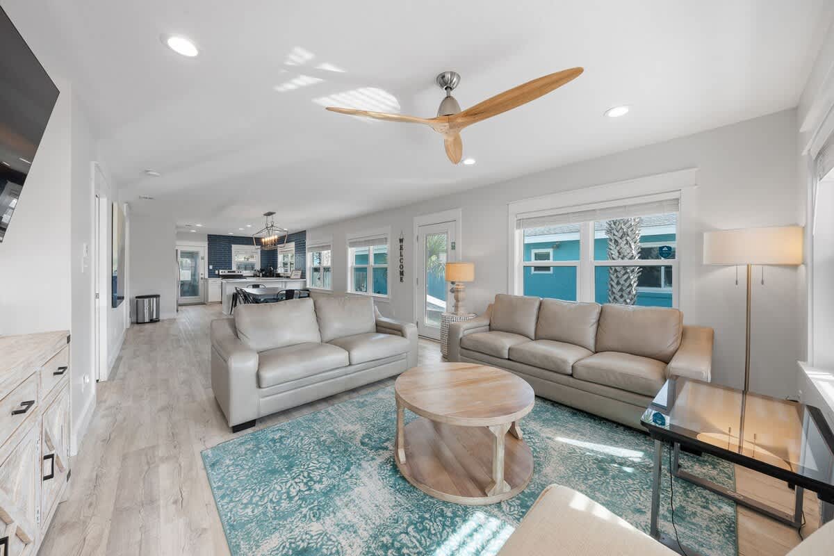 Emerald Flamingo | Photo 7