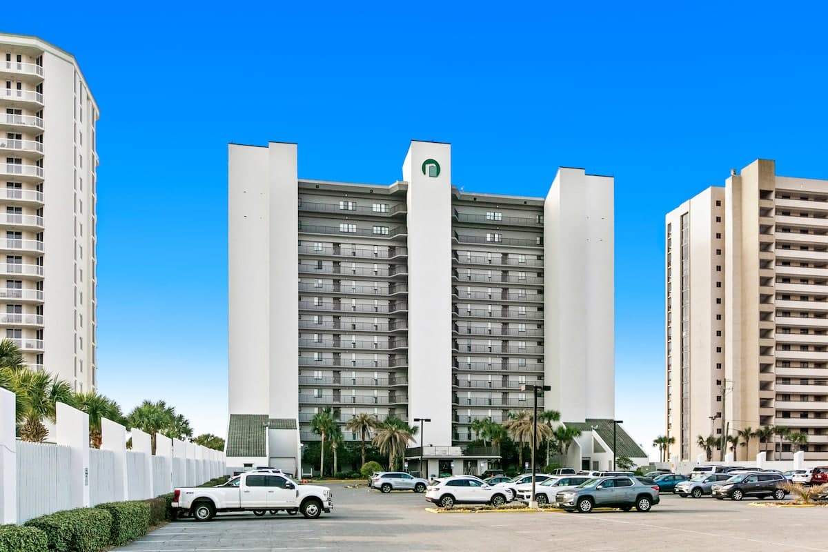 Emerald Towers 0101 28