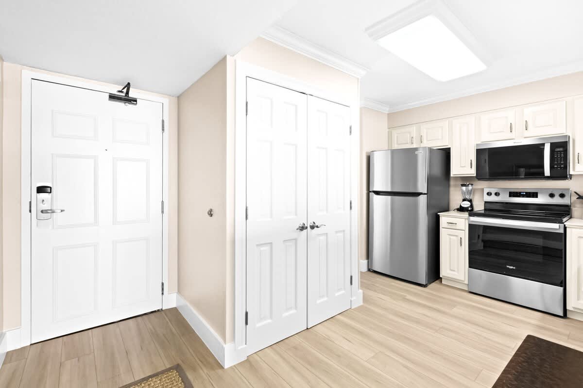 Emerald Towers 0603 | Photo 11