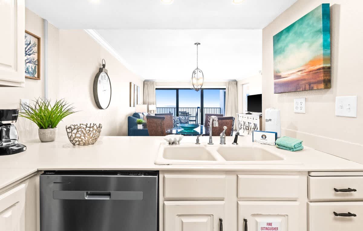 Emerald Towers 0603 | Photo 8