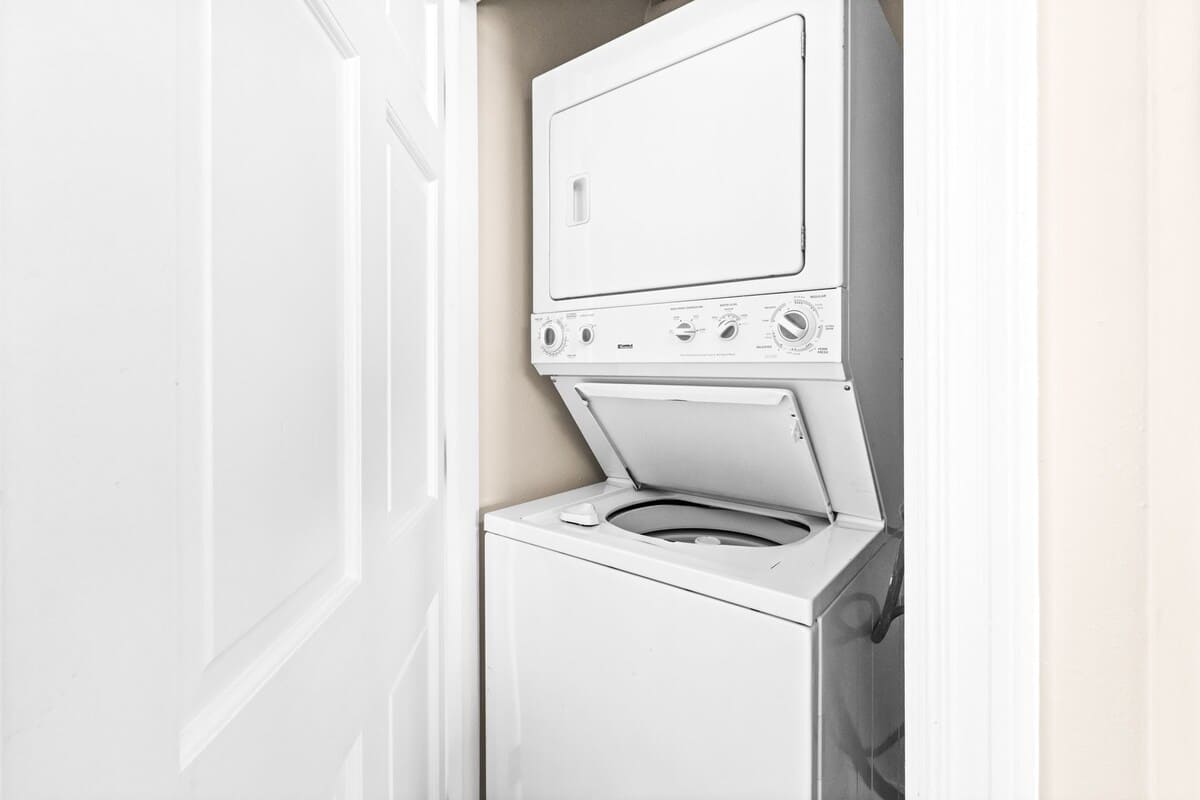 Emerald Towers 0603 | Photo 13