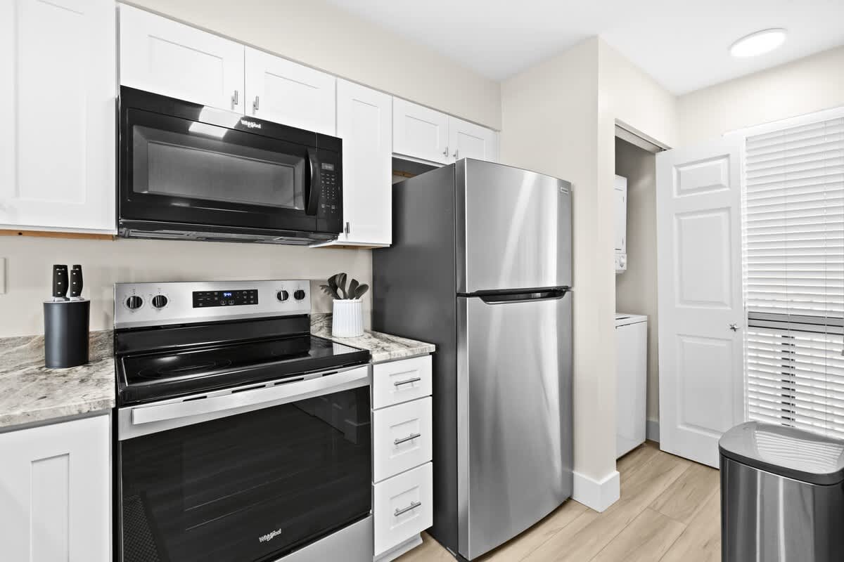 Emerald Towers 0704 7