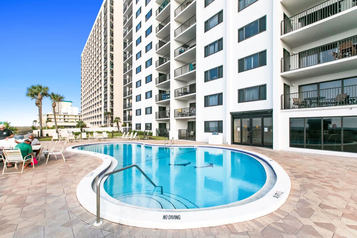 Emerald Towers 1102 38