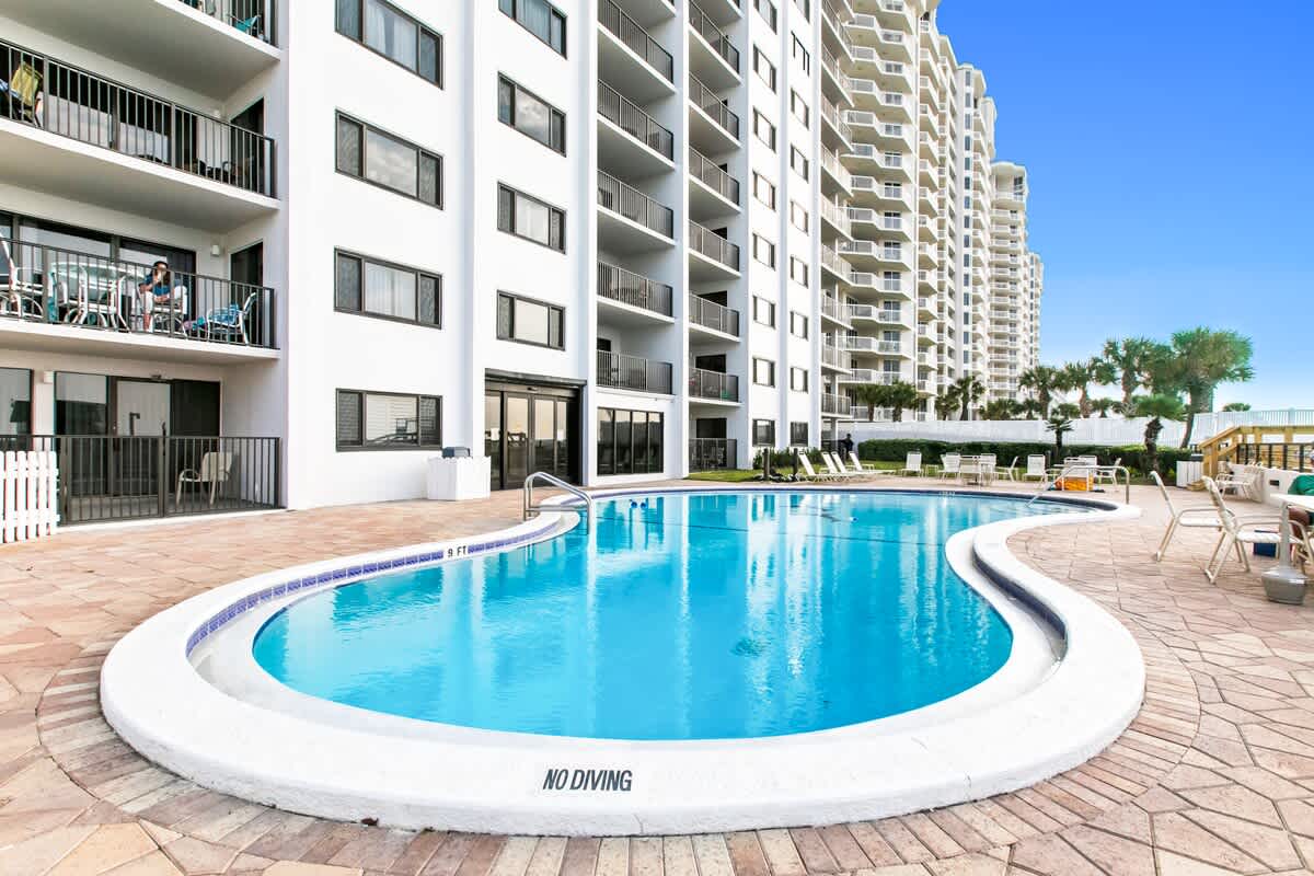 Emerald Towers 1102 37