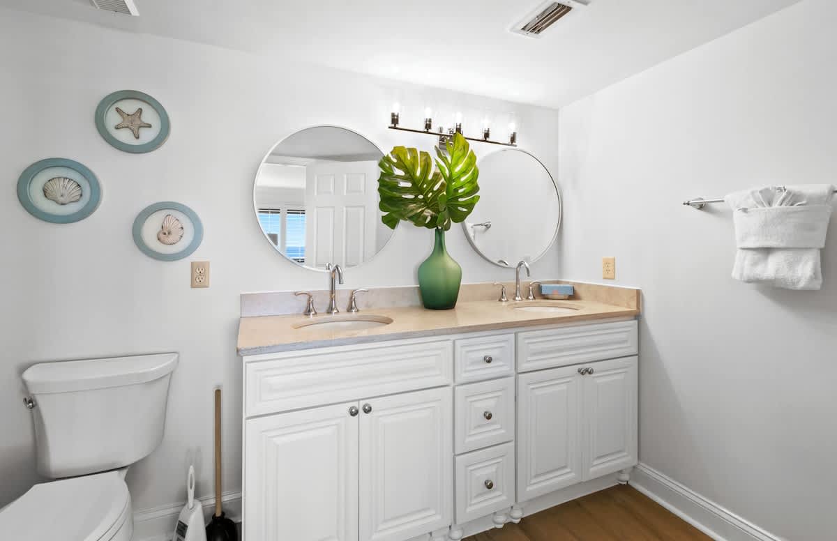 Emerald Towers 1103 27