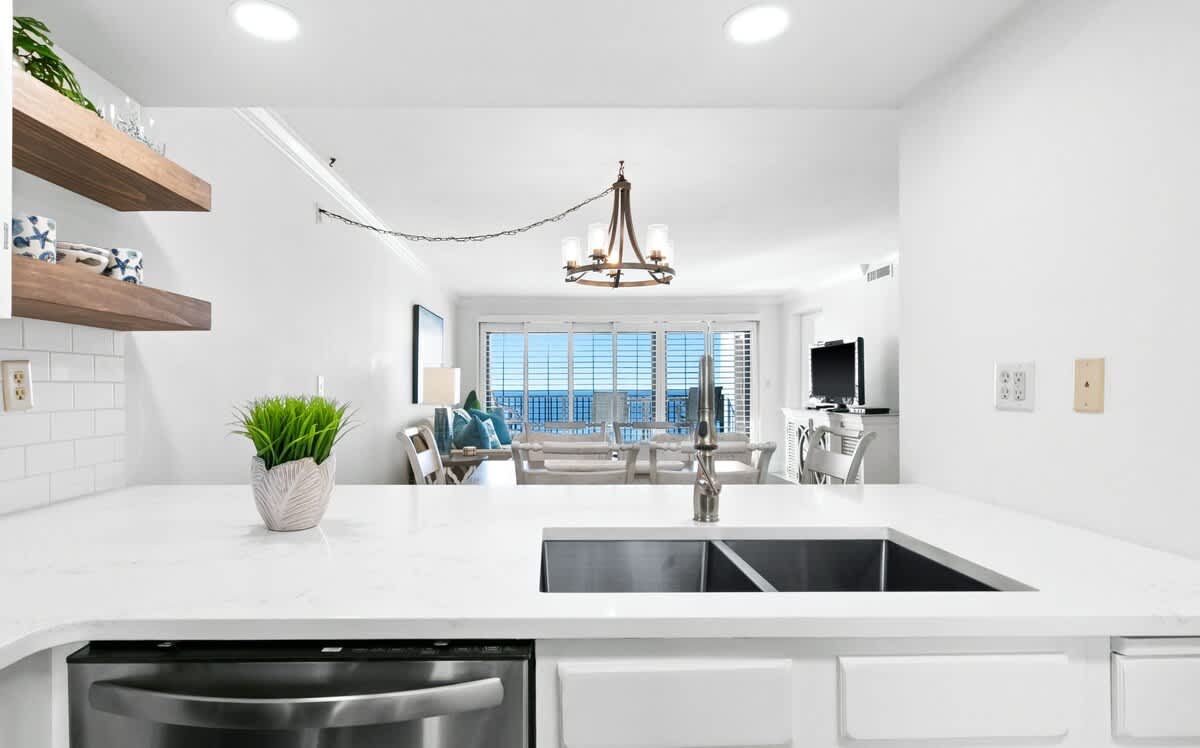 Emerald Towers 1103 18