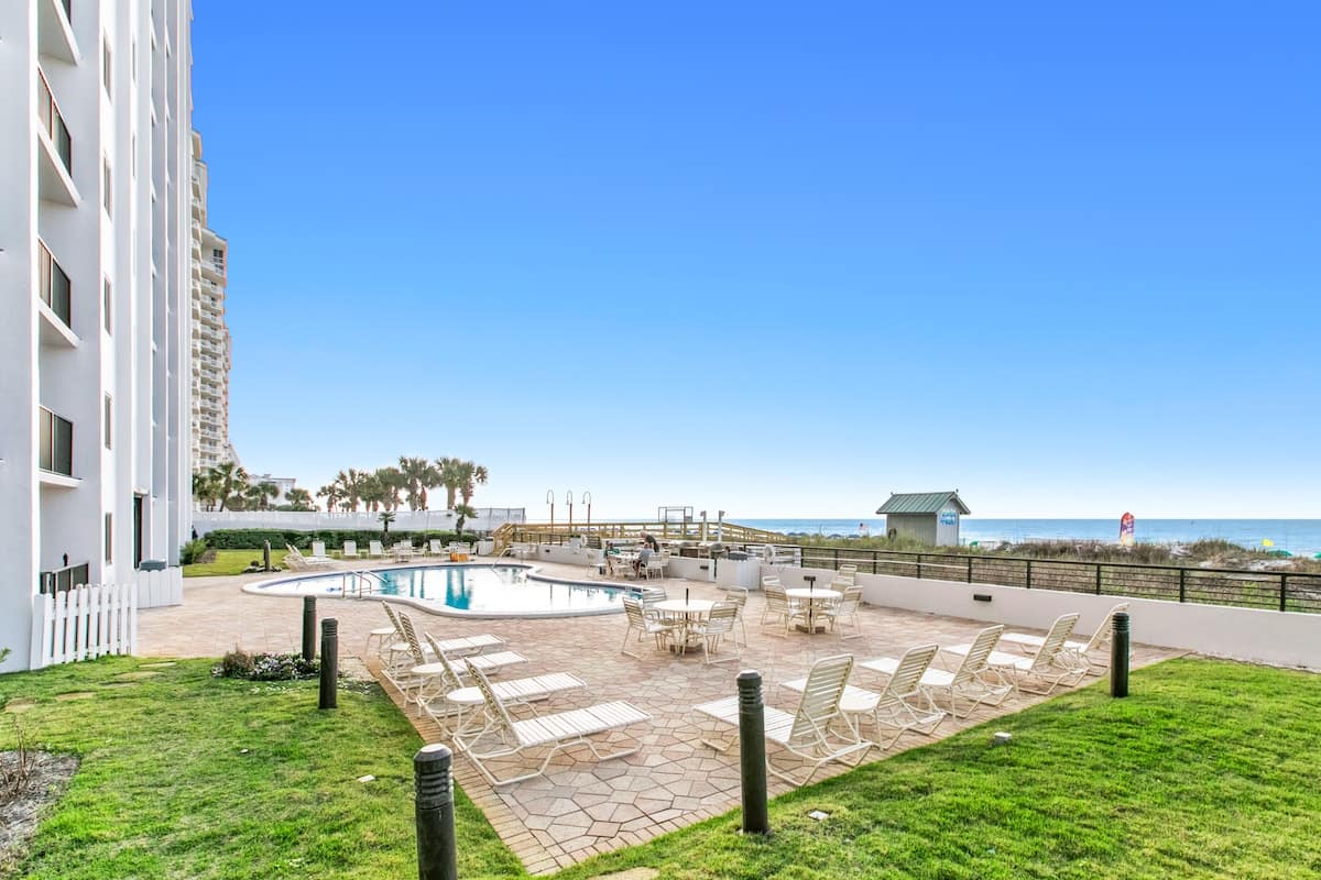 Emerald Towers 1103 47