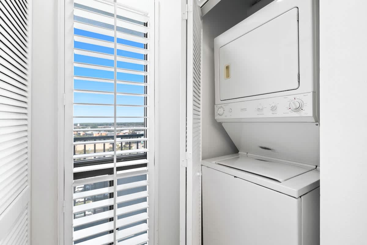 Emerald Towers 1103 28