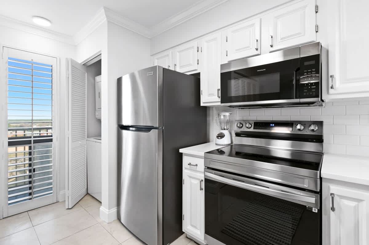 Emerald Towers 1103 19