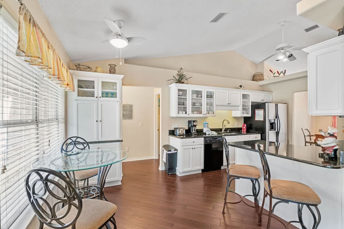 Hidden Jewel WITH A POOL | Photo 6