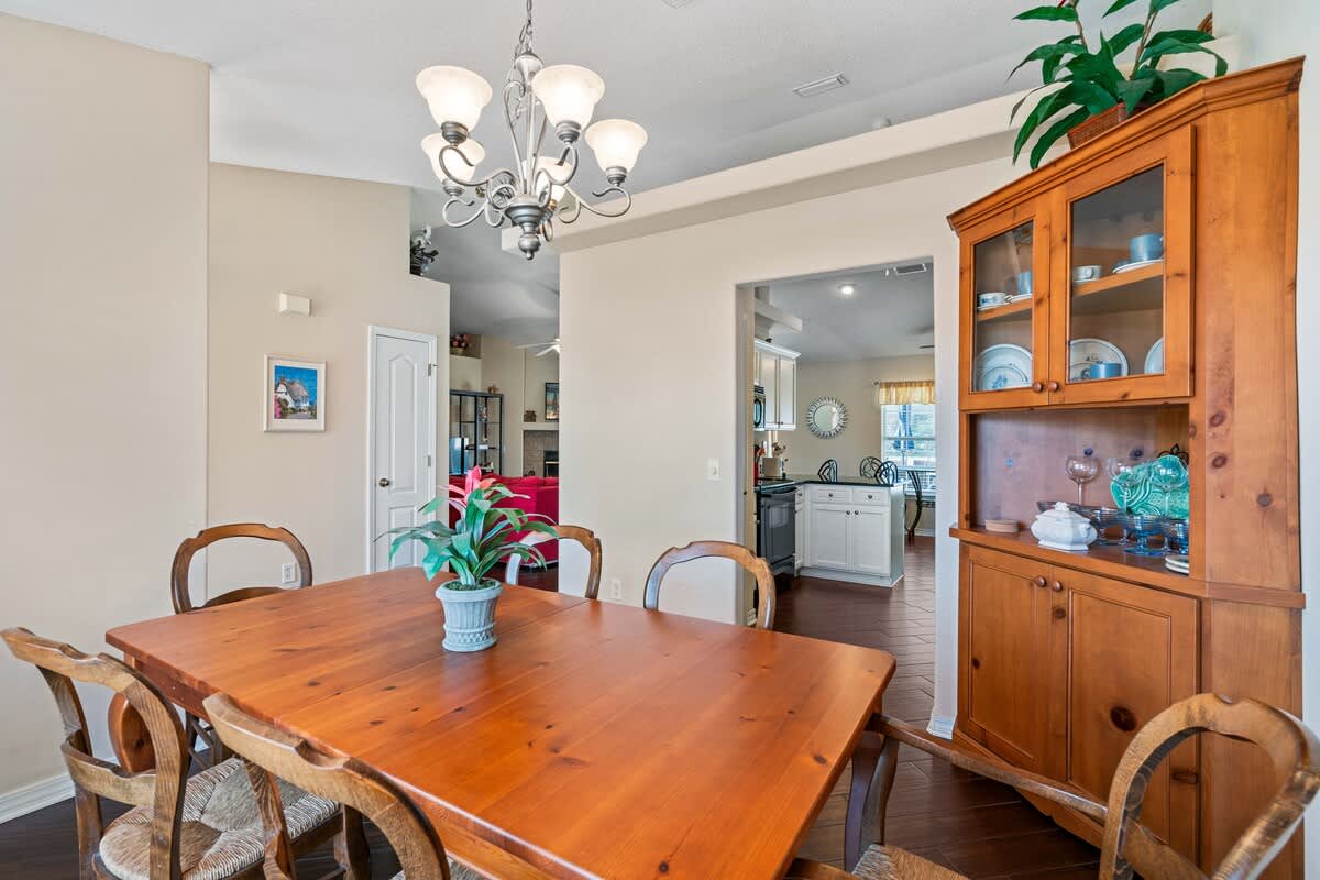 Hidden Jewel WITH A POOL | Photo 9