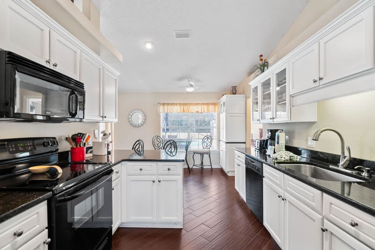 Hidden Jewel WITH A POOL | Photo 4