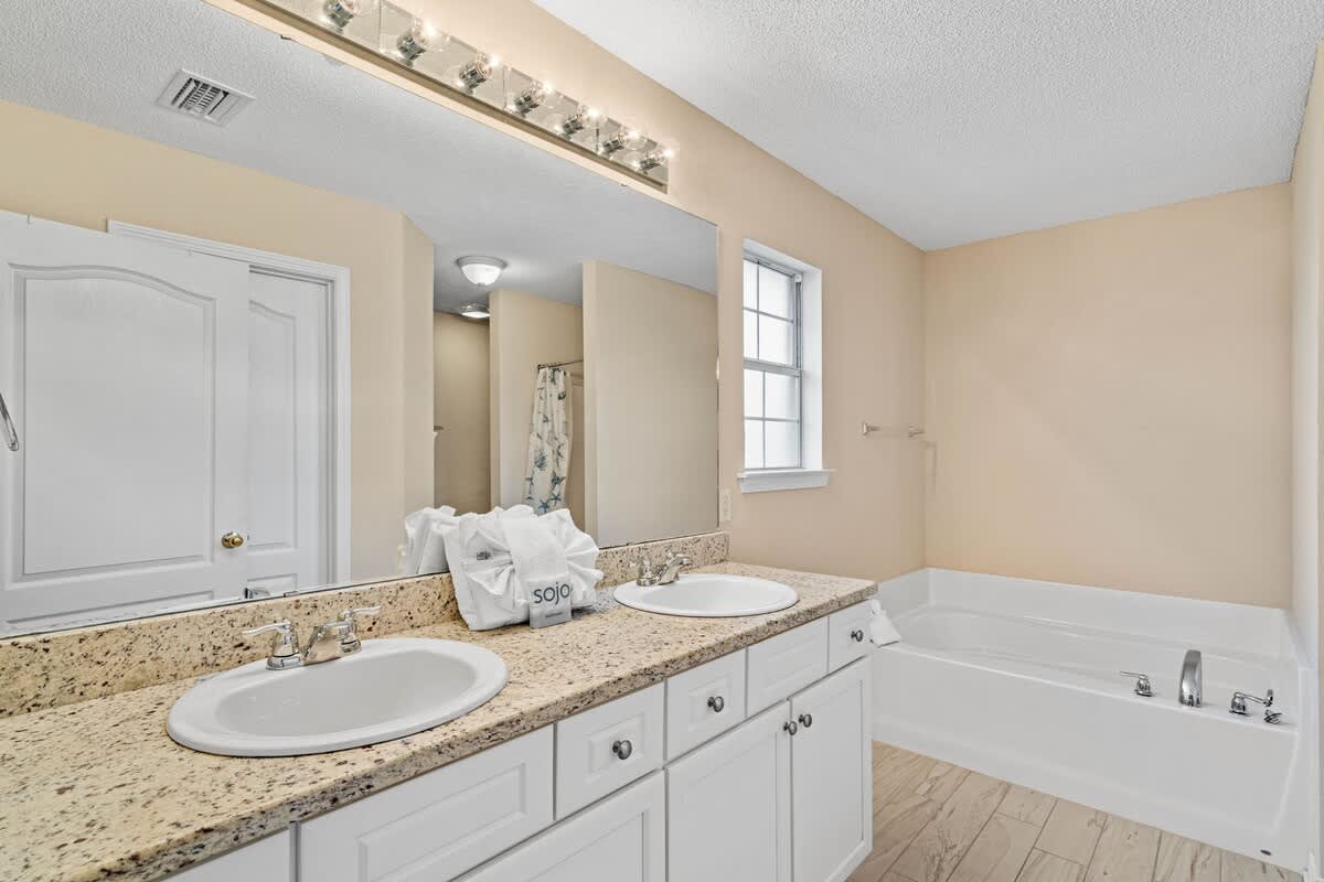 Hidden Jewel WITH A POOL | Photo 29