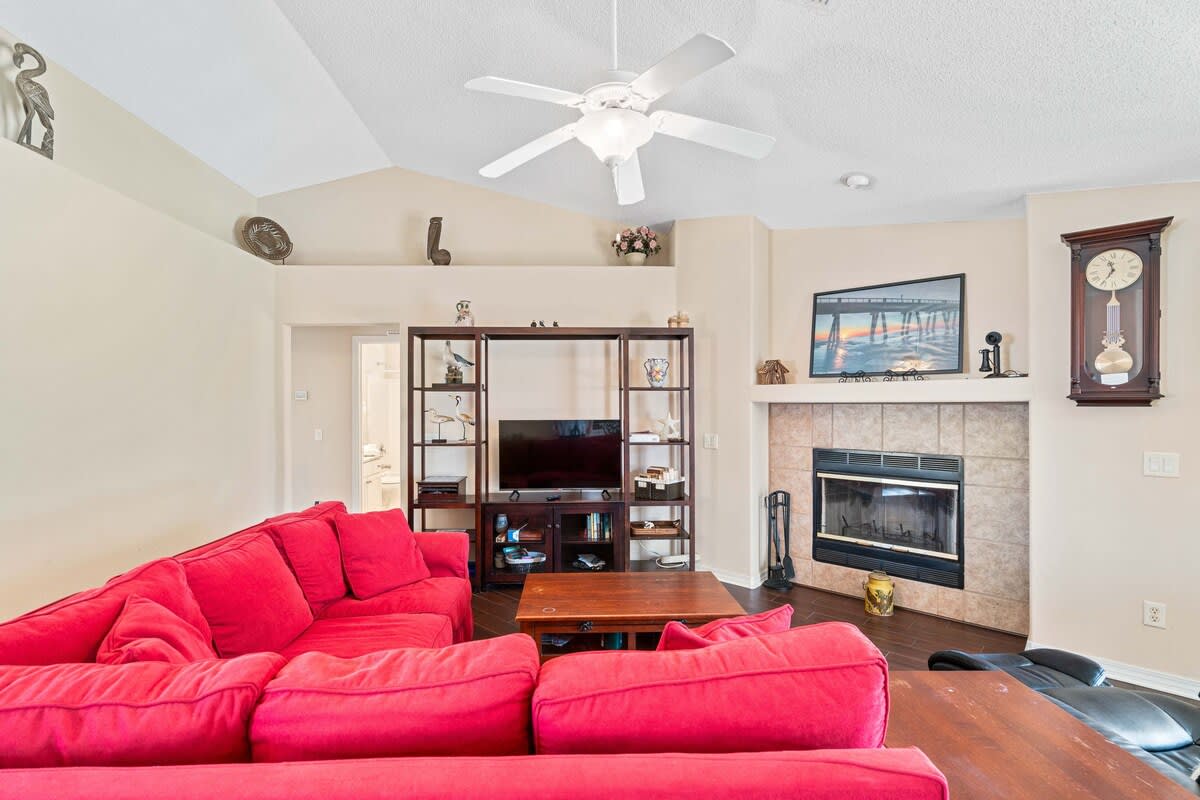 Hidden Jewel WITH A POOL | Photo 14