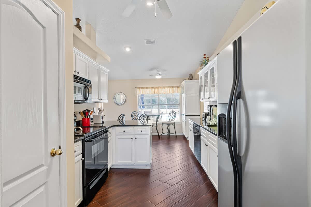 Hidden Jewel WITH A POOL | Photo 7