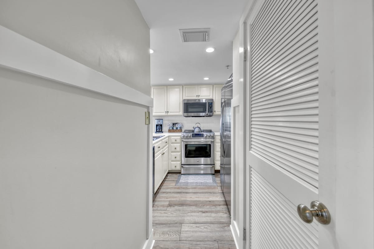 One Seagrove Place 1206 | Photo 15