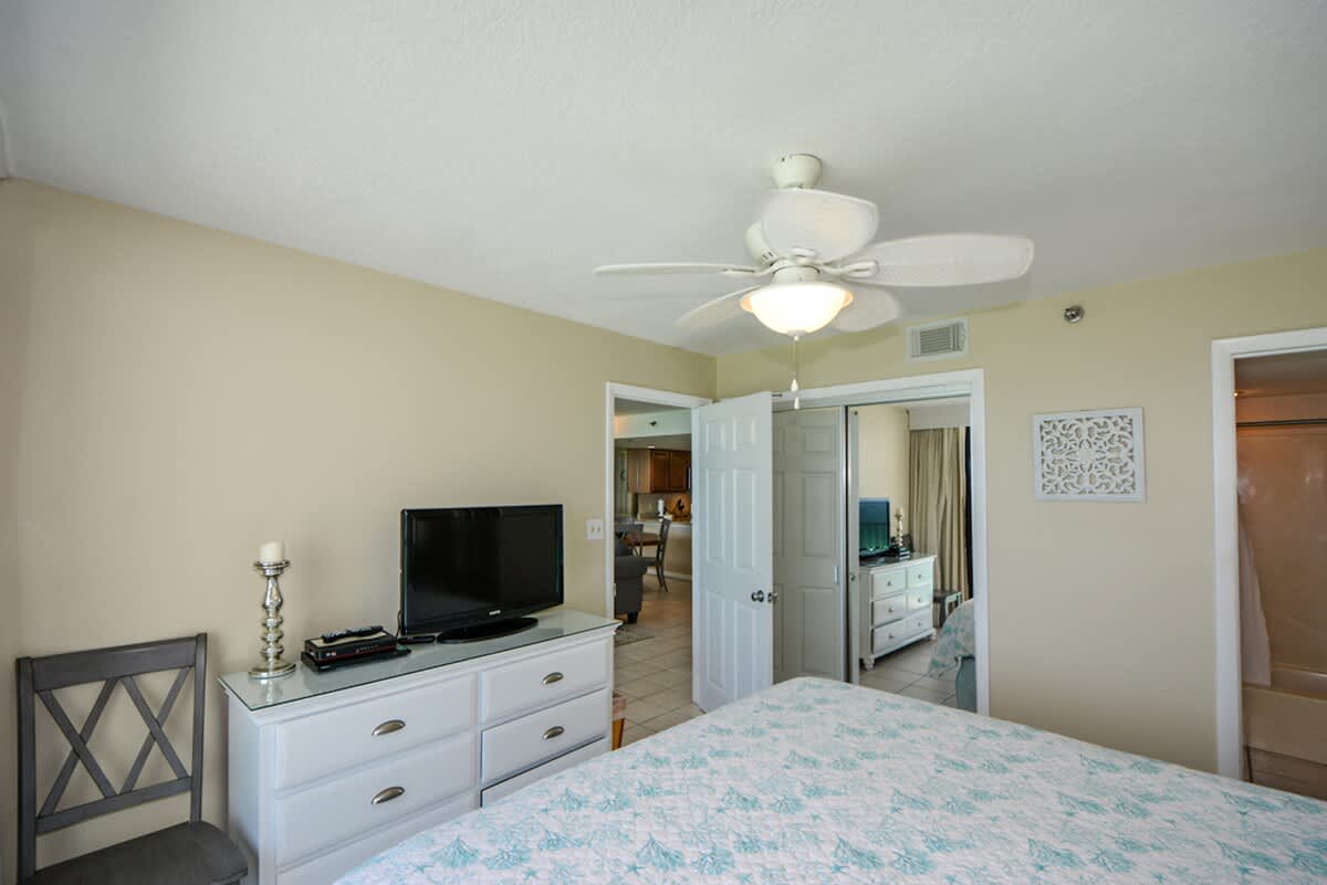 One Seagrove Place 1205 | Photo 23