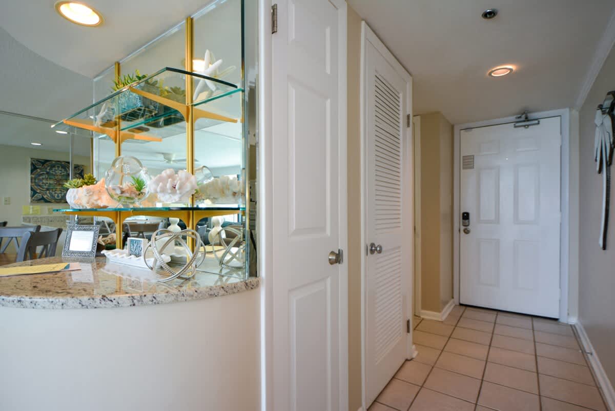 One Seagrove Place 1205 | Photo 15