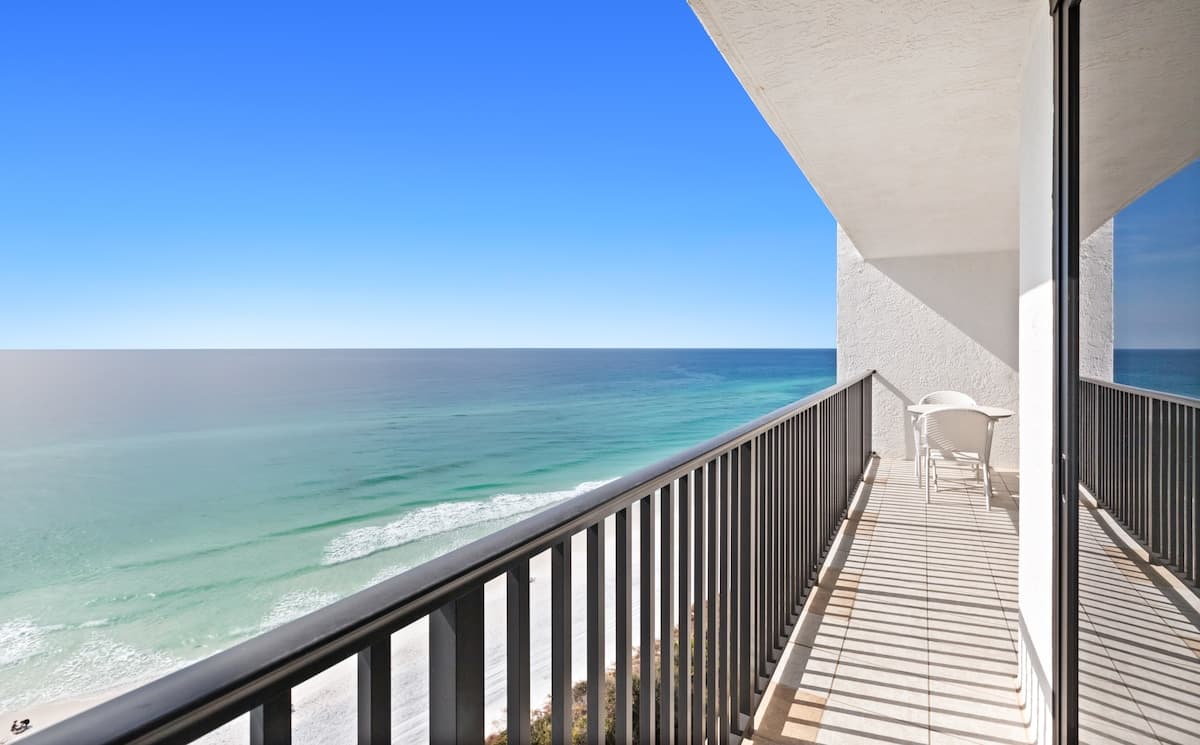 One Seagrove Place 1203 25