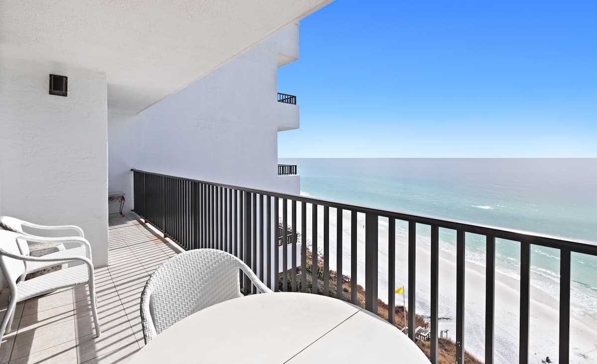 One Seagrove Place 1203 22