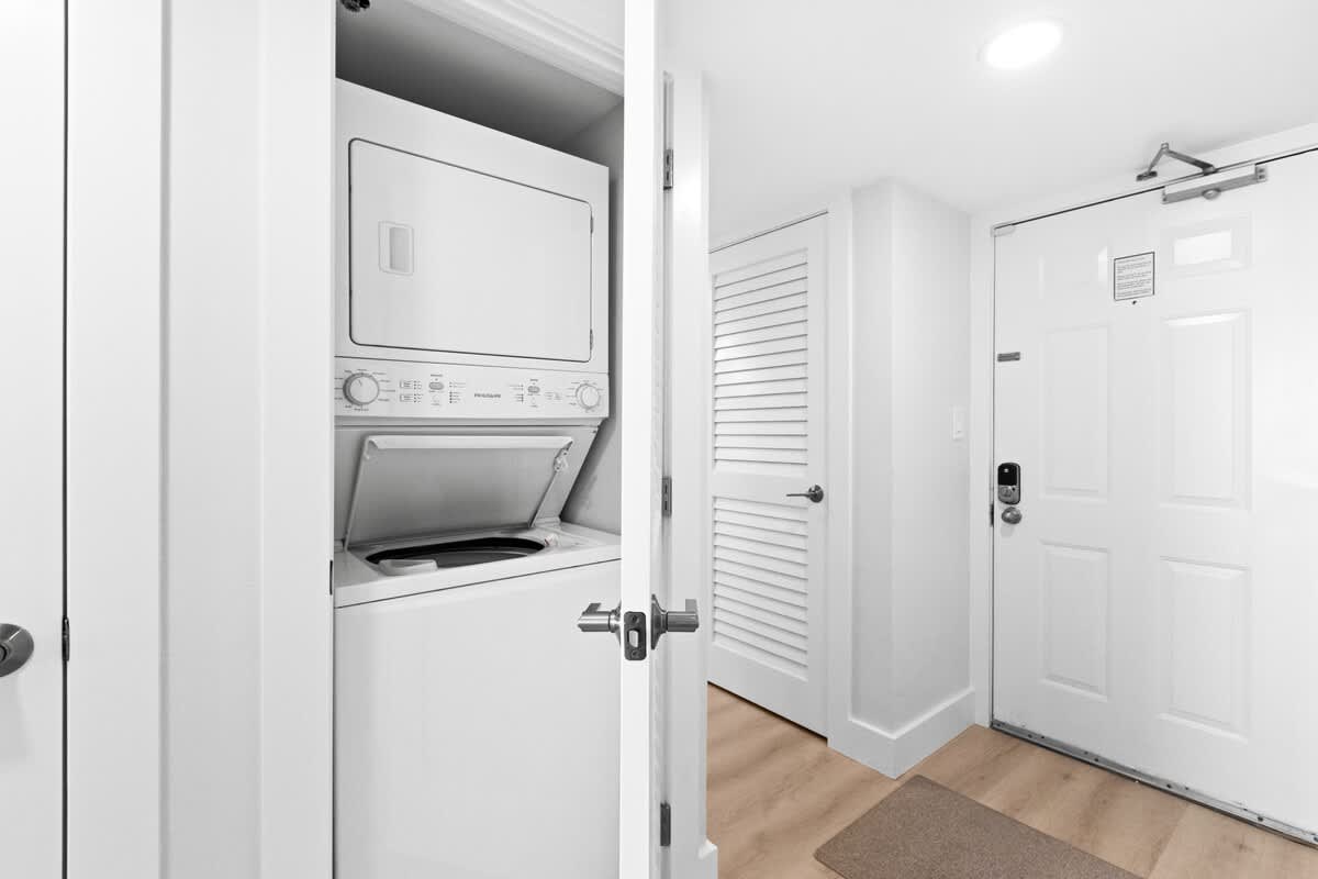 One Seagrove Place 1203 10