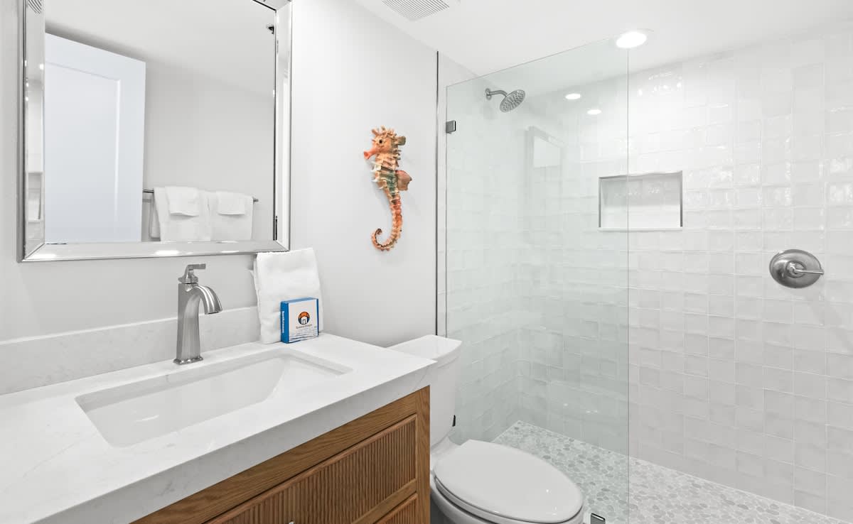 One Seagrove Place 1203 19