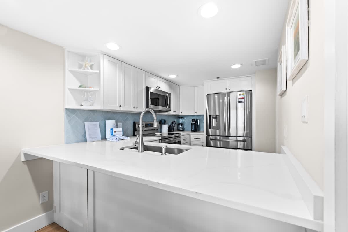 One Seagrove Place 1201 13