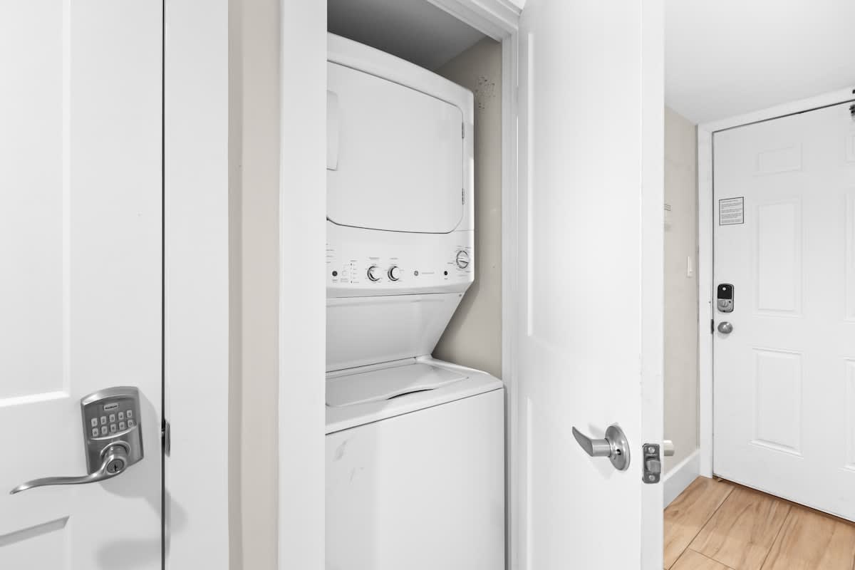 One Seagrove Place 1201 21