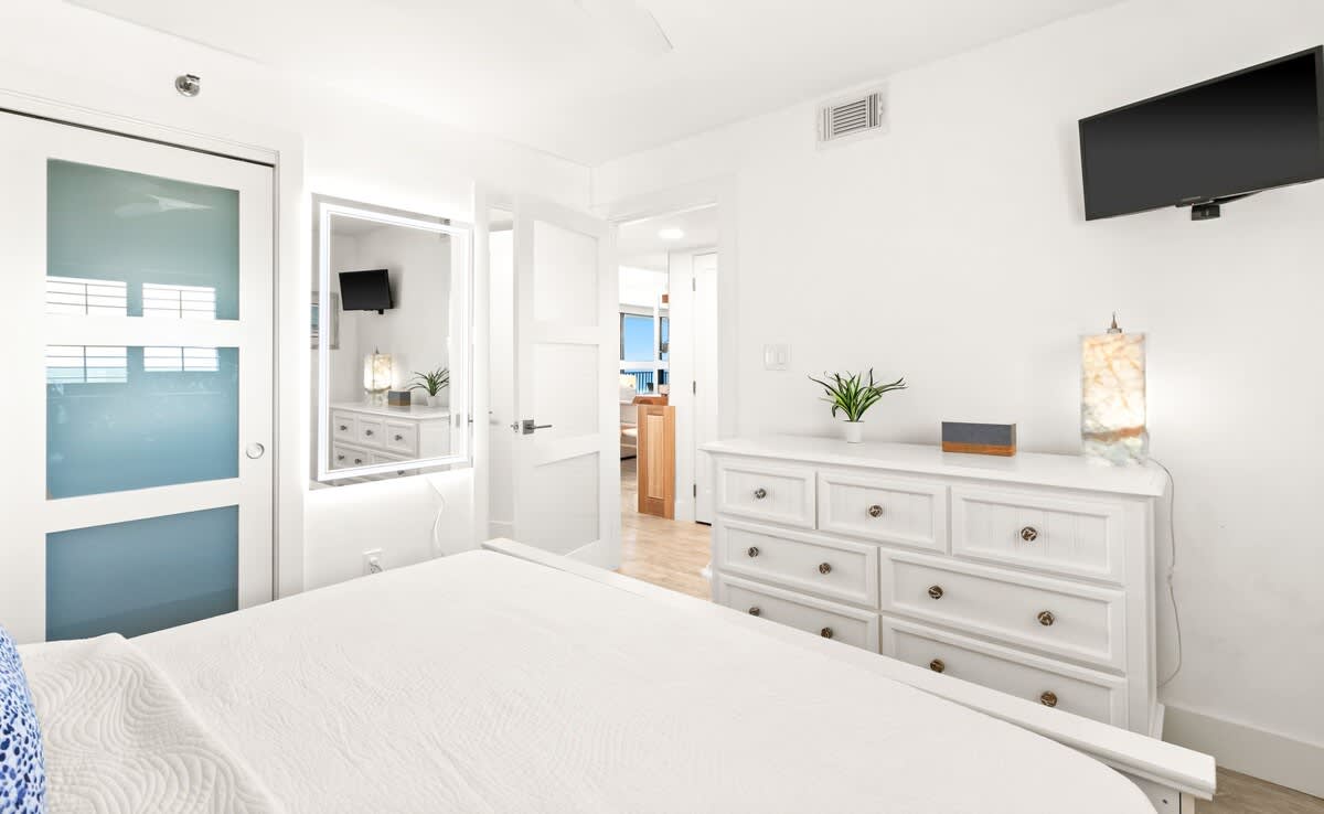 One Seagrove Place 1106 18