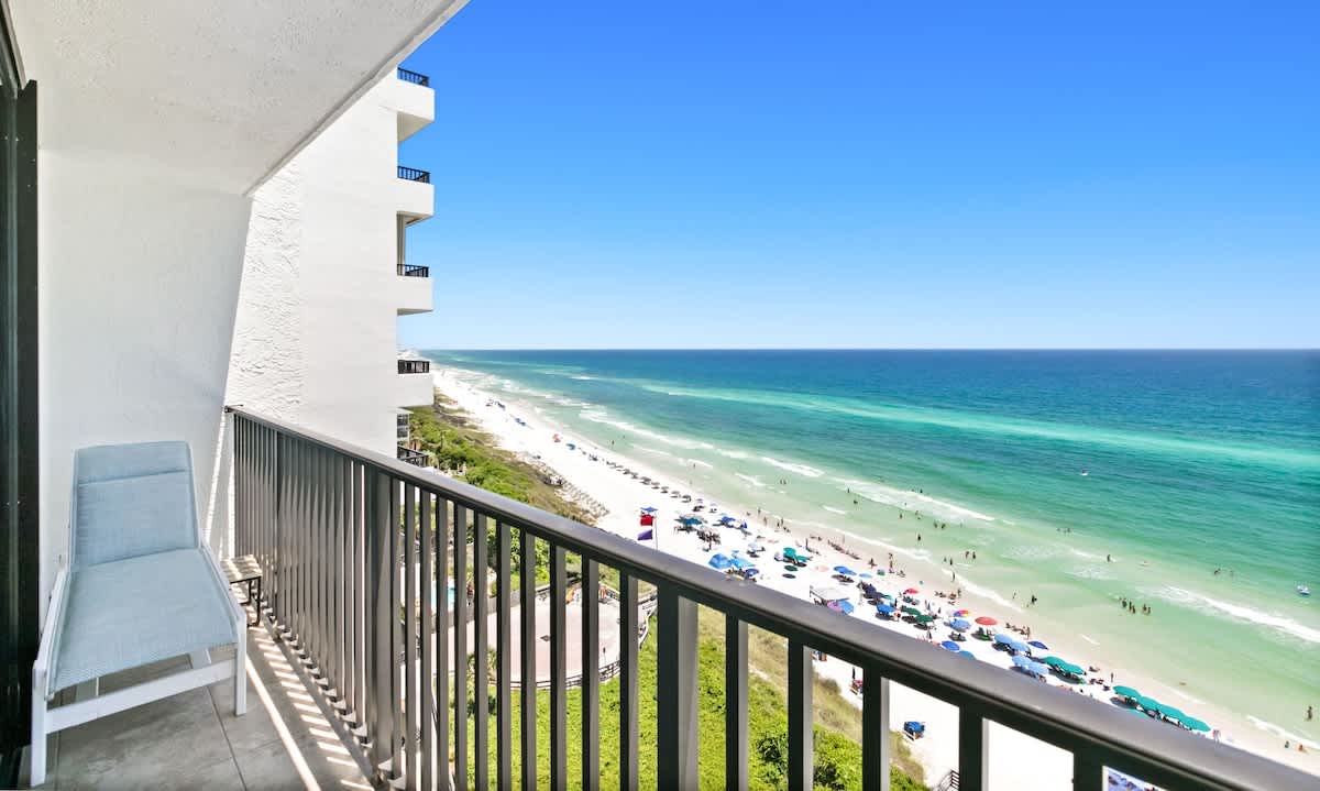 One Seagrove Place 1106 24