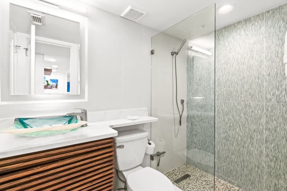 One Seagrove Place 1106 19