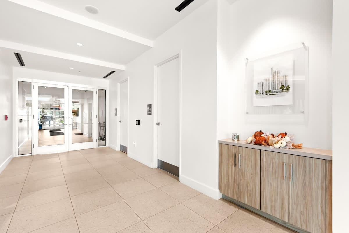 One Seagrove Place 1106 48