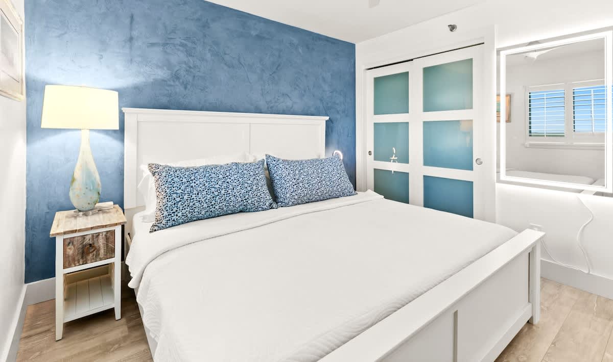 One Seagrove Place 1106 17