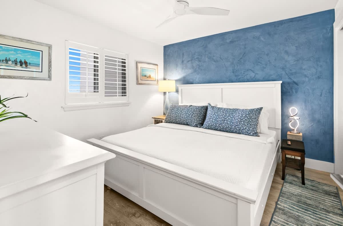 One Seagrove Place 1106 16