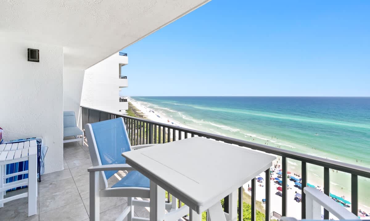 One Seagrove Place 1106 25