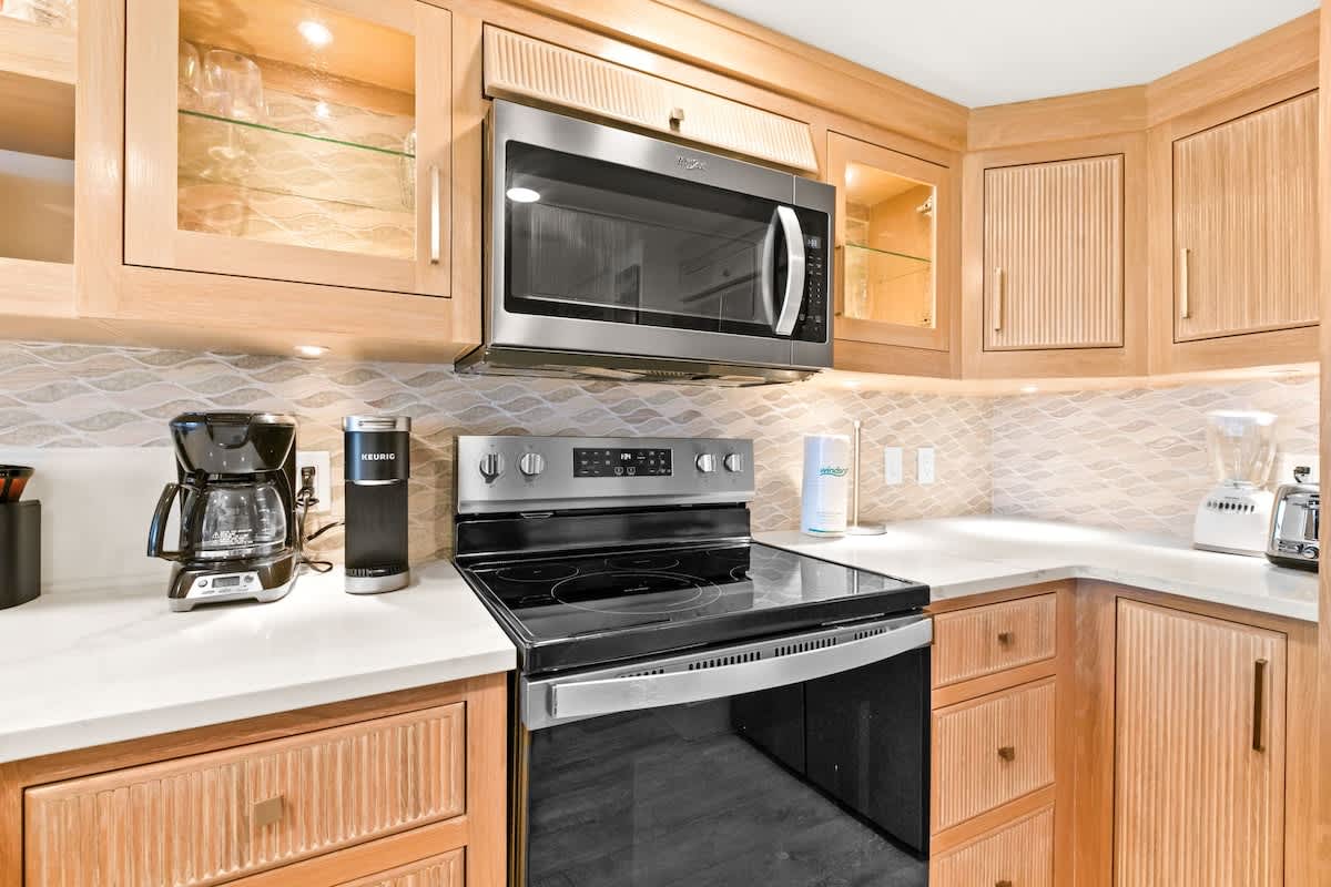 One Seagrove Place 1106 14