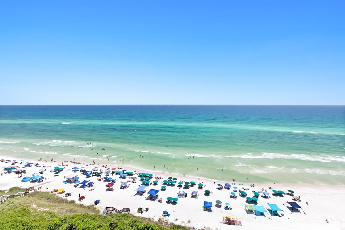 One Seagrove Place 1106 28