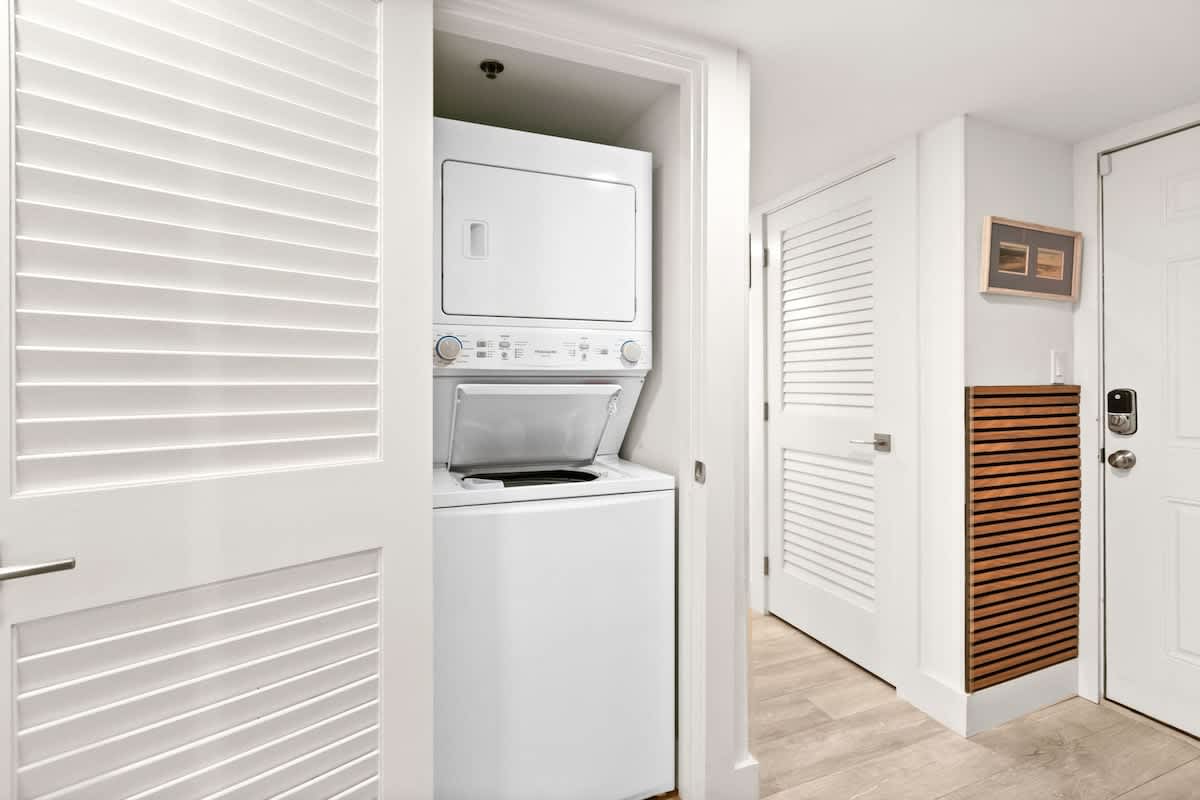 One Seagrove Place 1106 15