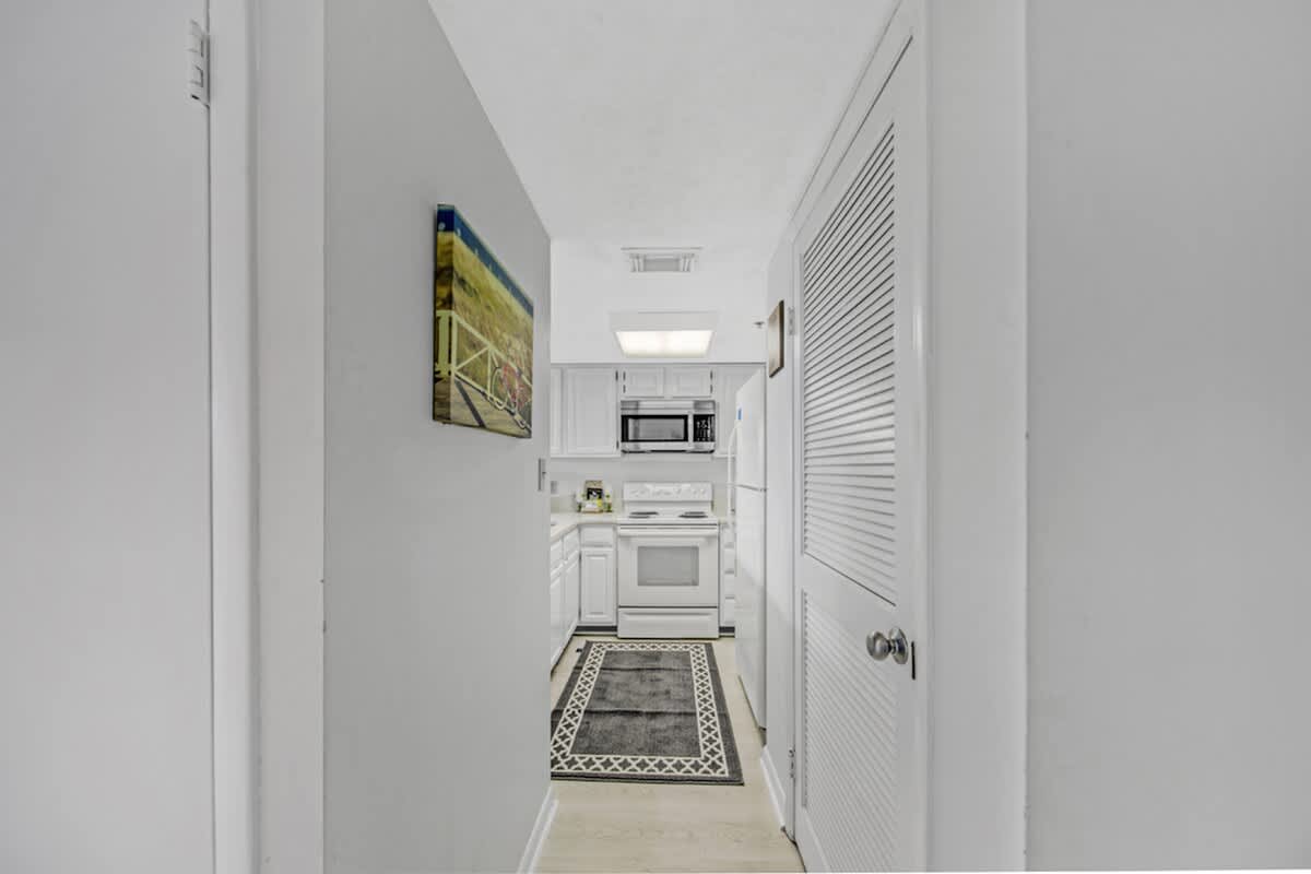 One Seagrove Place 0107 | Photo 16