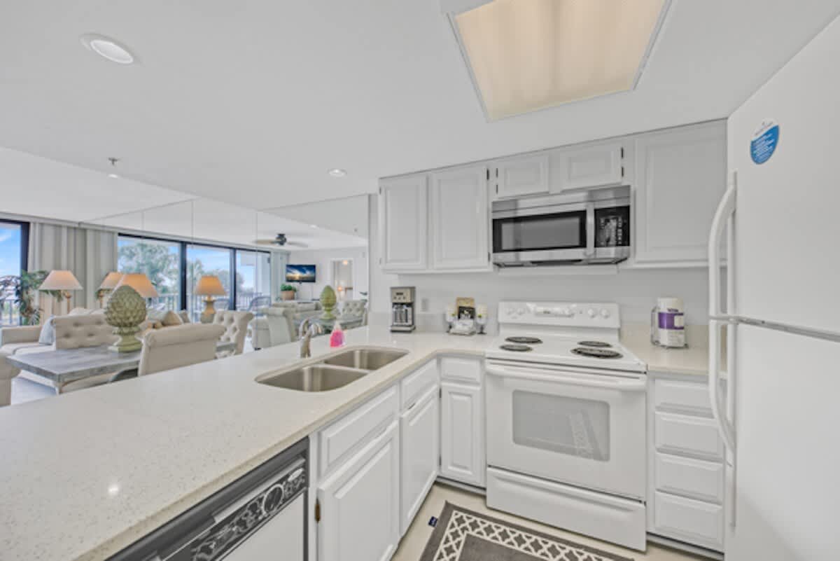 One Seagrove Place 0107 | Photo 11