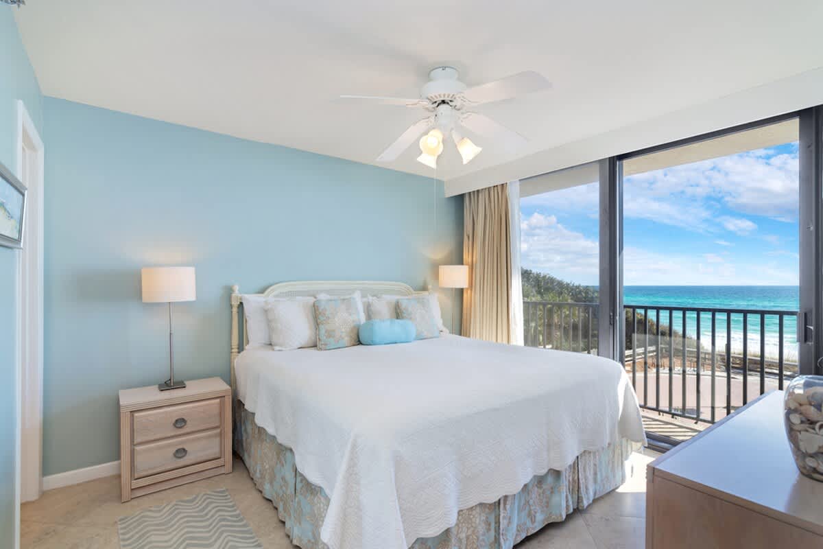 One Seagrove Place 0201 | Photo 16