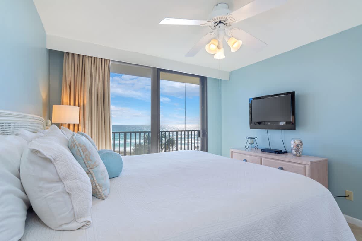 One Seagrove Place 0201 | Photo 17