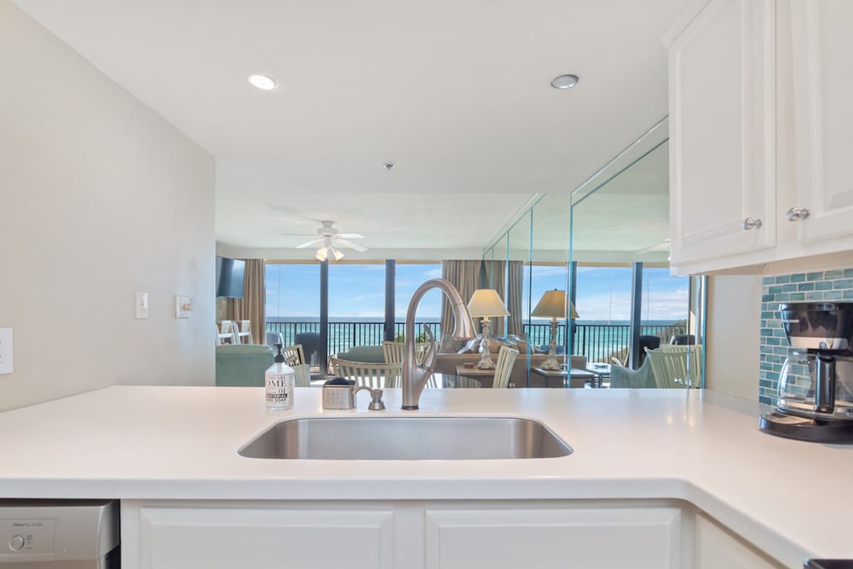 One Seagrove Place 0201 | Photo 14