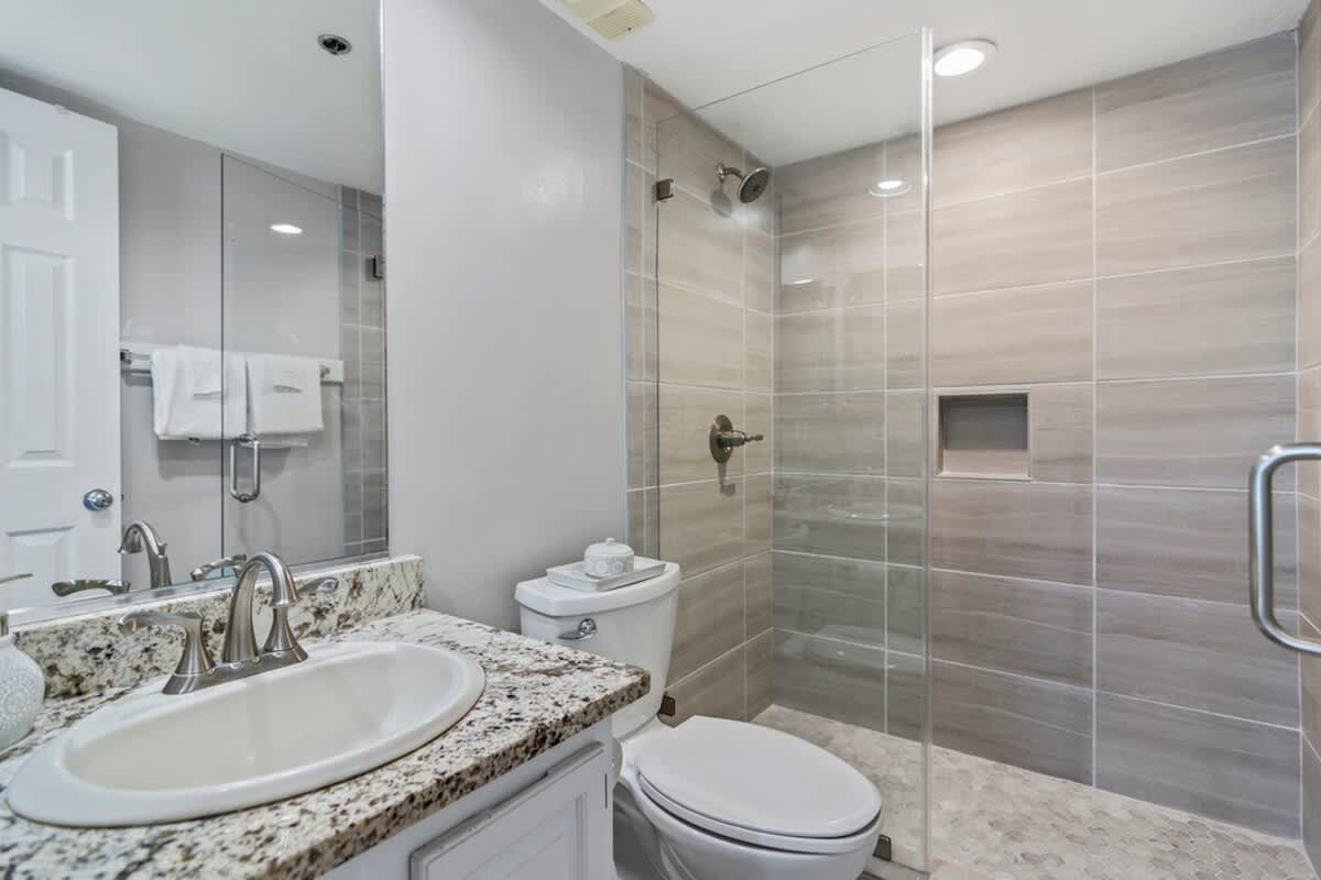 One Seagrove Place 0202 | Photo 18