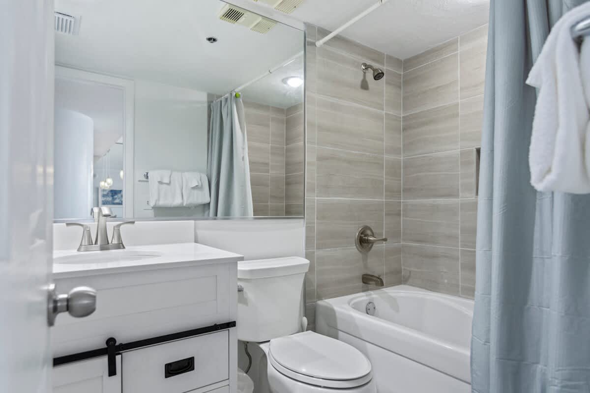 One Seagrove Place 0202 | Photo 23